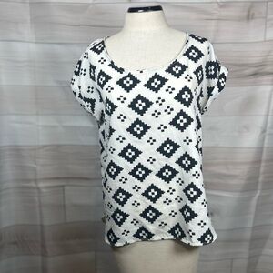 Olive & Oak Black and White Boxy Cap Sleeve Blouse. Size Small. #wearwithblack